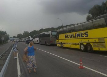 очередь автобусов на границе с Польшей